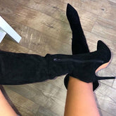 Lässige Overknee-Stiefel aus Wildleder mit spitzer Spitze und Stilettoabsatz - Schwarz